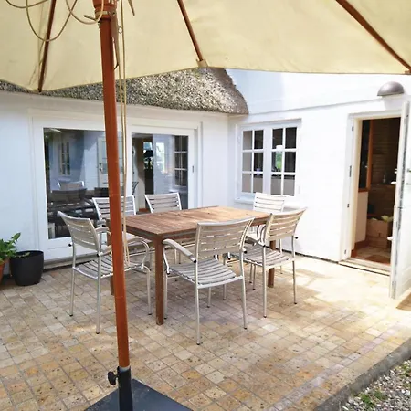 Two-bedroom In Hébergement de vacances *