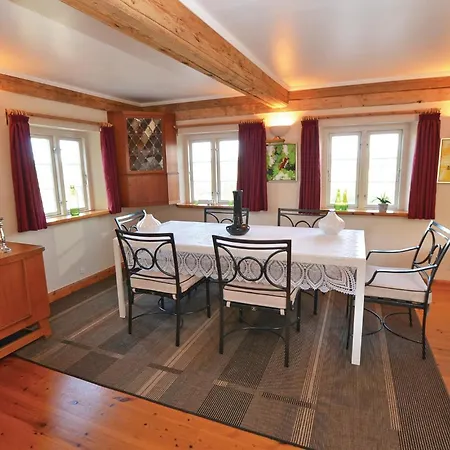 Two-bedroom In Hébergement de vacances *